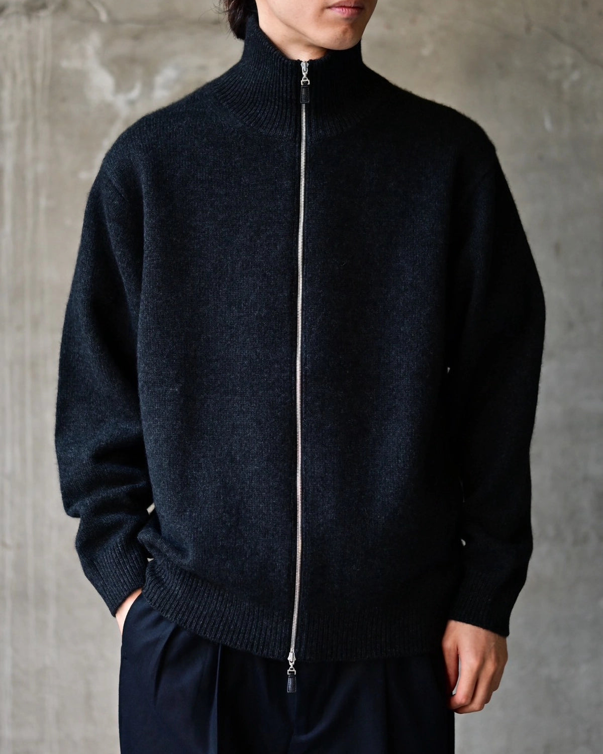 BATONER / MIDDLE WEIGHT INNOCENT CASHMERE DRIVERS KNIT (BN-FE-014)