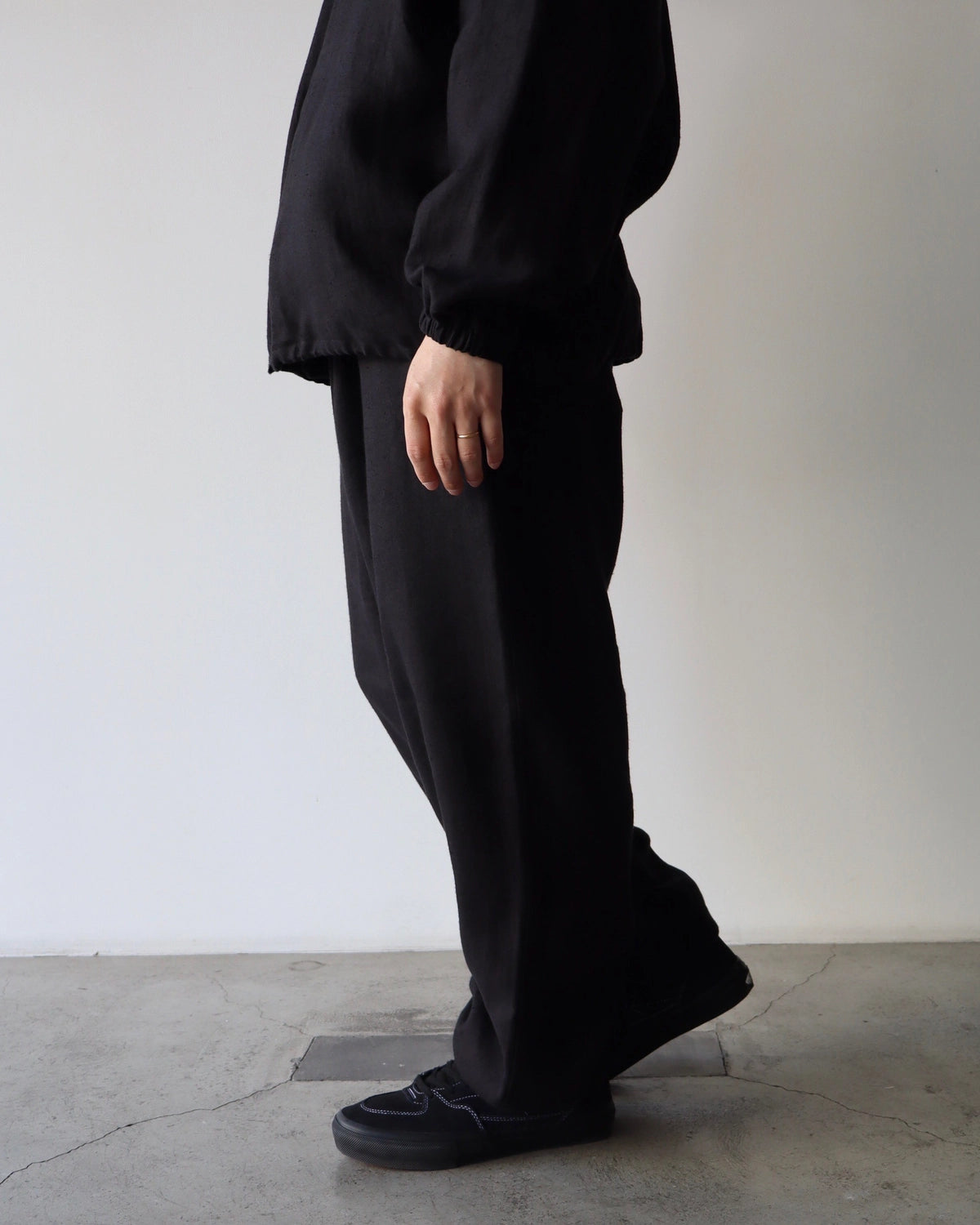 COMOLI / カナパ ドローストリング パンツ (B01-03008)