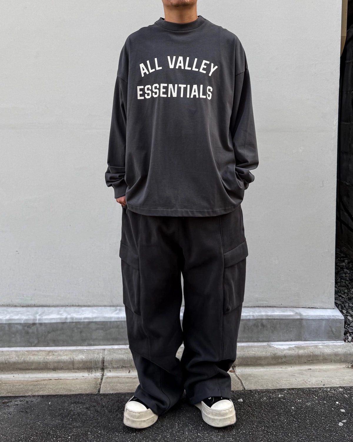 ESSENTIALS / Merch Long Sleeve Tee (RW00379-0032)