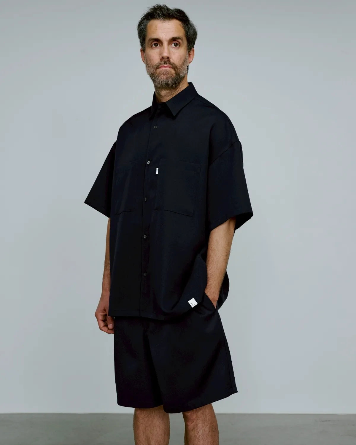 Graphpaper / Scale Off Wool Wide Tapered Shorts (GM252-40061N)