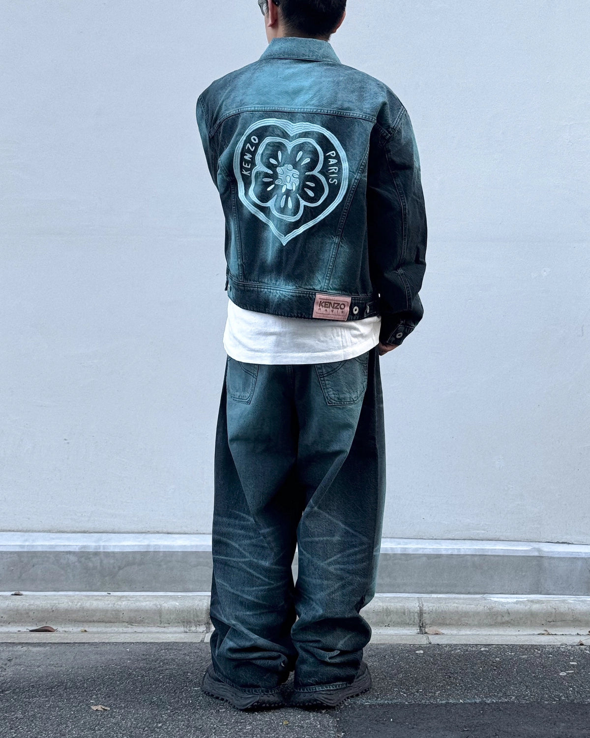 KENZO / ターンアップワイド フィット ジーンズ イン ジャパニーズ デニム (FG55DP4246K7)