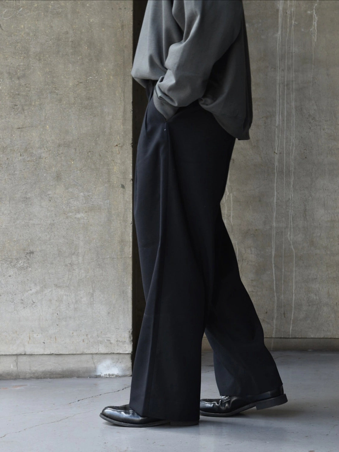 MARKAWARE / Organic Wool Survival Cloth® Triple Pleated Wide Trousers (A25C06PT02C)