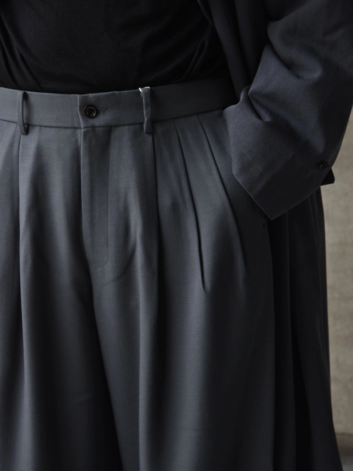 MARKAWARE / Organic Wool Survival Cloth® Triple Pleated Wide Trousers (A25C06PT02C)