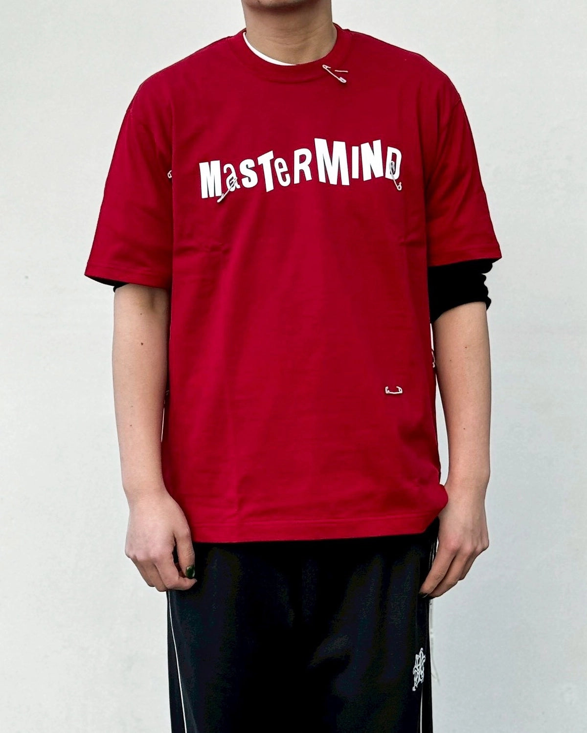 mastermind JAPAN / SAFETY PIN SS TEE (MJ26EE1-TS112)