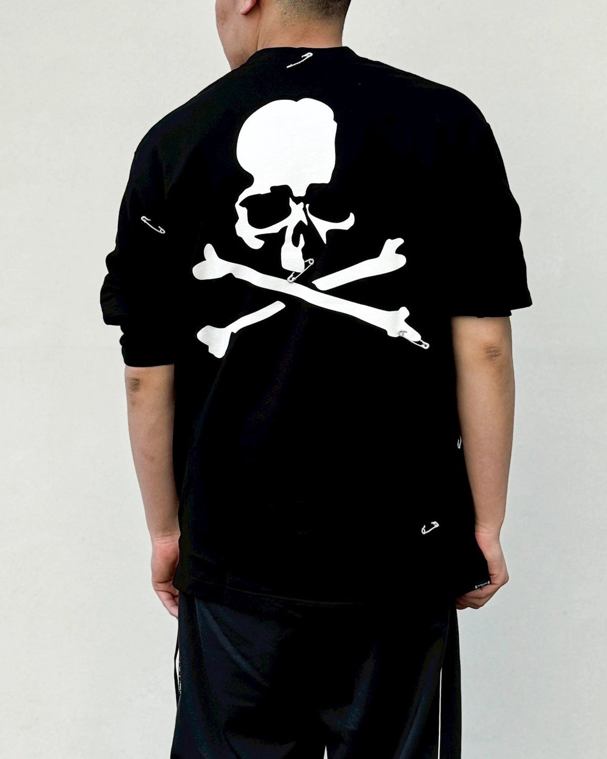 mastermind JAPAN / SAFETY PIN SS TEE (MJ26EE1-TS112)