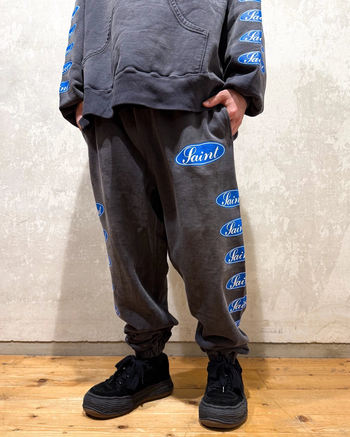 ©︎SAINT Mxxxxxx / SWEAT PANTS / LOVE AMONG (SM-HR1-0000-061)