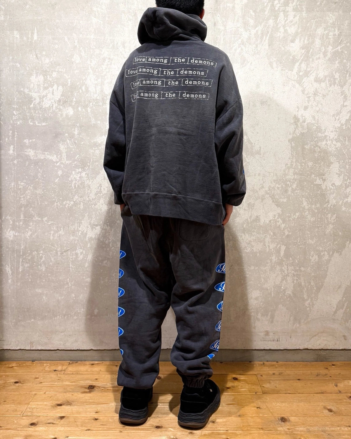 ©︎SAINT Mxxxxxx / SWEAT PANTS / LOVE AMONG (SM-HR1-0000-061)