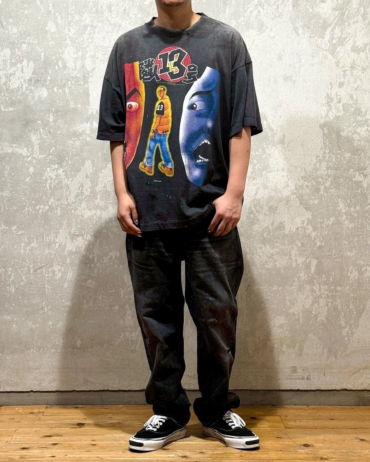 ©︎SAINT Mxxxxxx × SANTASTIC! / GS_SS TEE-隣人13号 (SM-HR1-0000-C24)