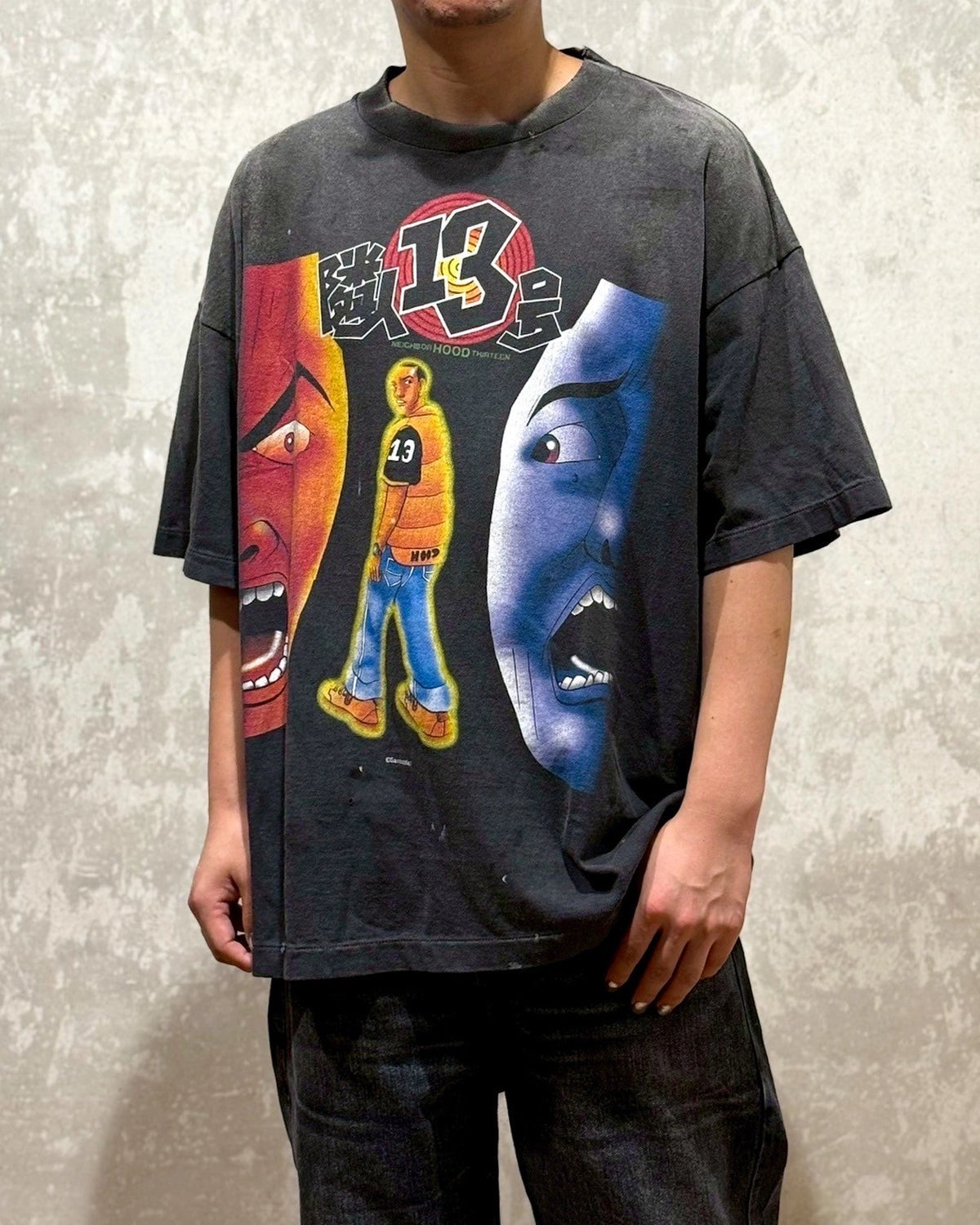 ©︎SAINT Mxxxxxx × SANTASTIC! / GS_SS TEE-隣人13号 (SM-HR1-0000-C24)