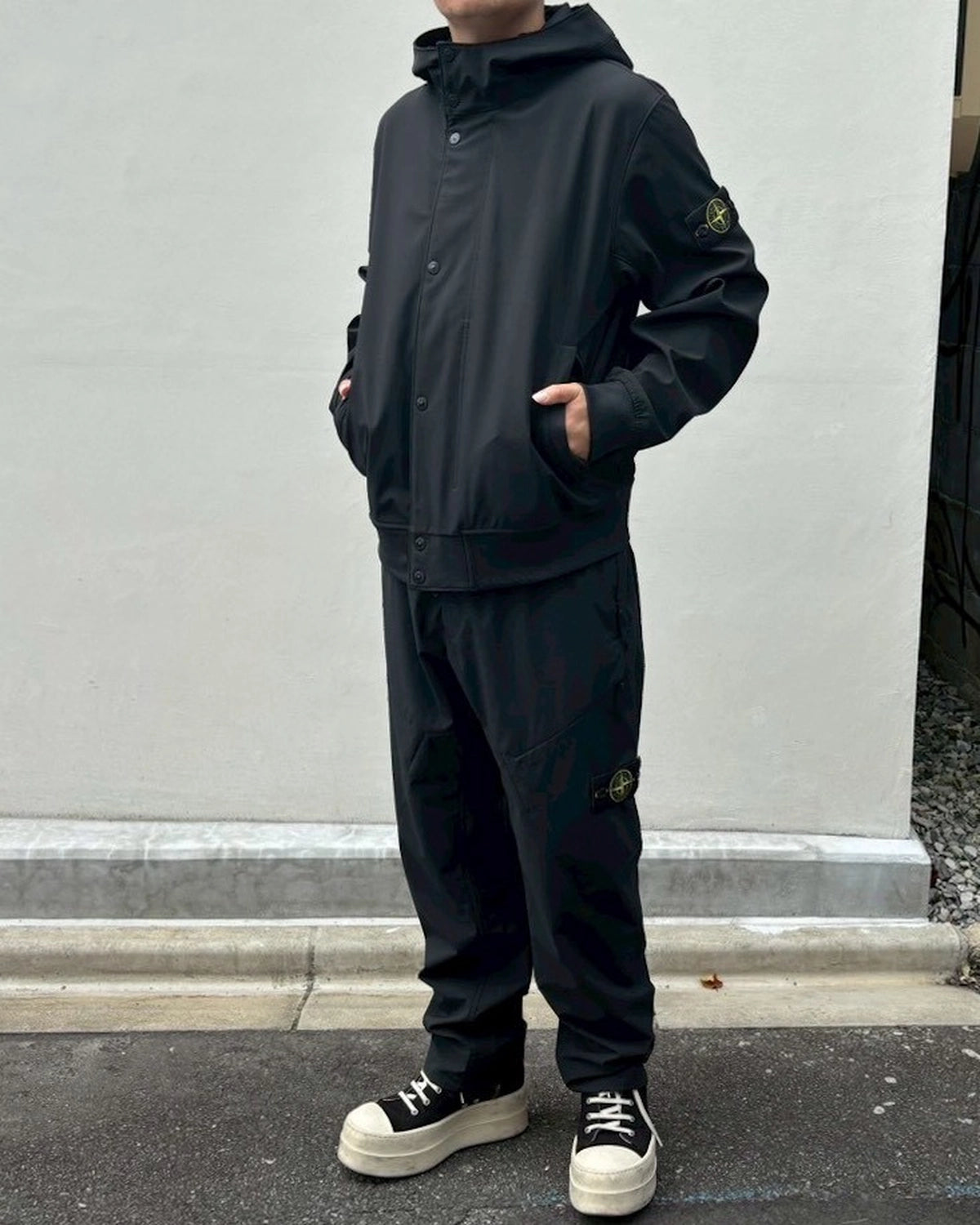 STONE ISLAND / LIGHT SOFT SHELL-R E.DYE TECHNOLOGY IN RECYCLED POLYESTER (L2S154100118S0A22)