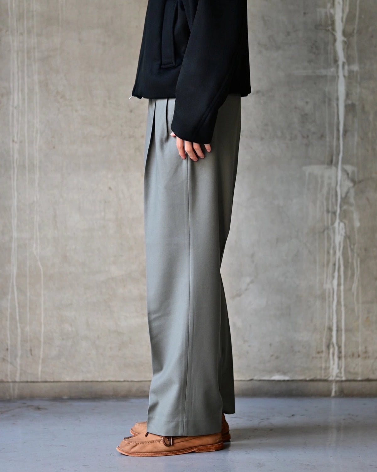 MARKAWARE / 2/2/96 Wool Flannel / Double Pleated Straight Trousers (A26C18PT01C)