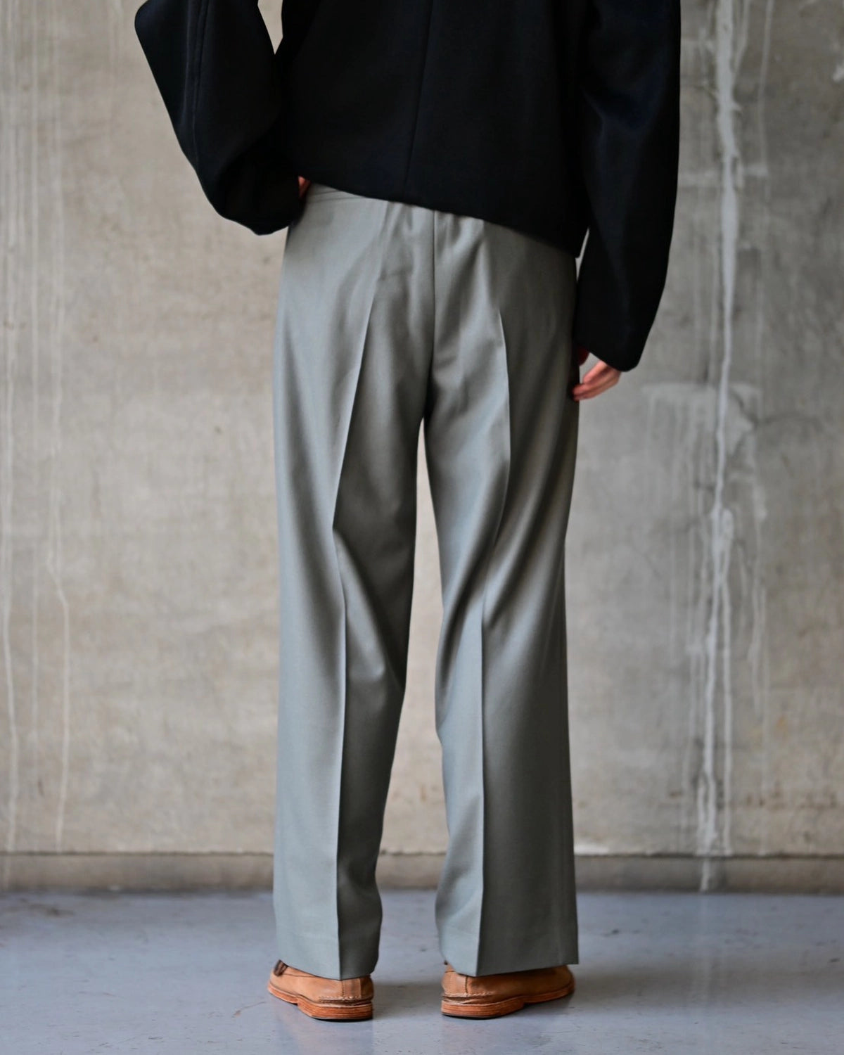MARKAWARE / 2/2/96 Wool Flannel / Double Pleated Straight Trousers (A26C18PT01C)