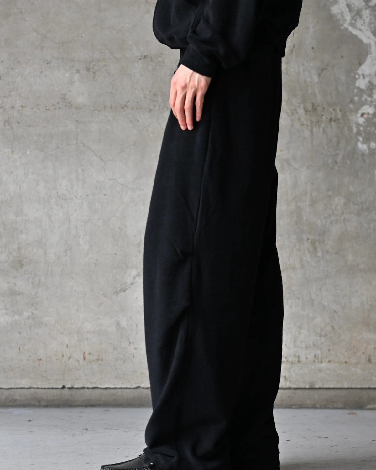 marka / Super 140S Washable Wool Pile Knit / Tucked Knee Training Pants (M26C14PT01C)