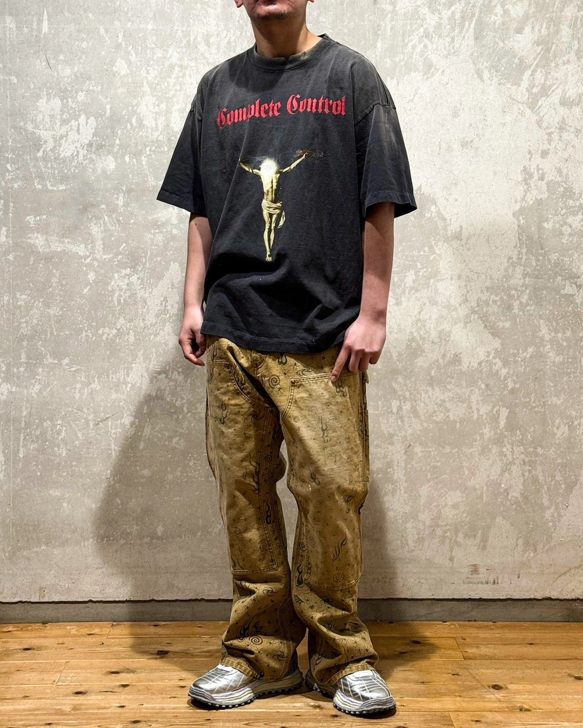 ©︎SAINT Mxxxxxx × Kosuke Kawamura / KK_SS TEE (SM-HR8-0000-C25)