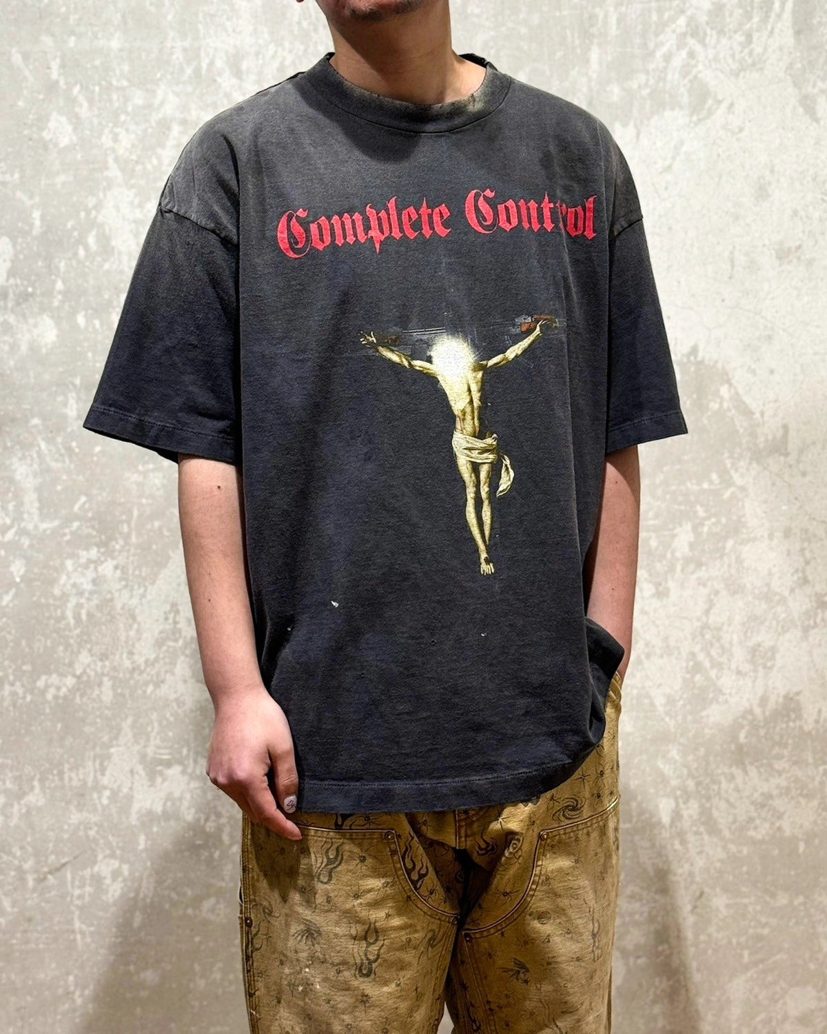 ©︎SAINT Mxxxxxx × Kosuke Kawamura / KK_SS TEE (SM-HR8-0000-C25)