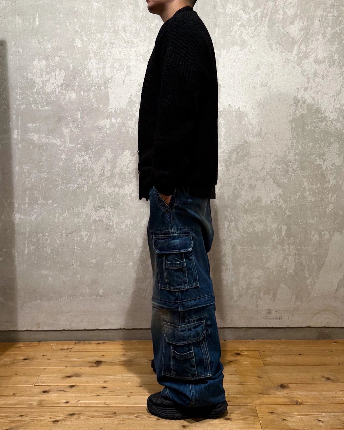 VETEMENTS / MULTIBUTTON CARDIGAN (UH76KN250B)