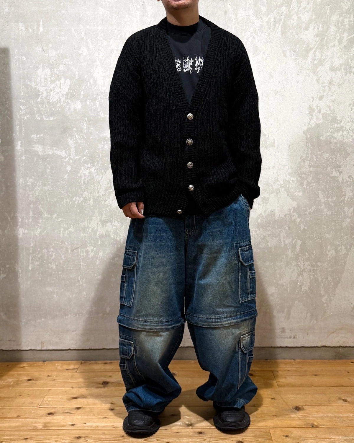 VETEMENTS / MULTIBUTTON CARDIGAN (UH76KN250B)