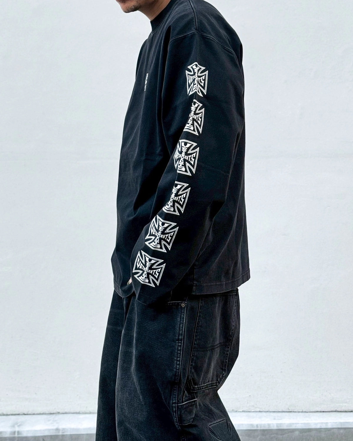 VETEMENTS / BIKER CROSS SLEEVES LONGSLEEVE (ME76LS172B)