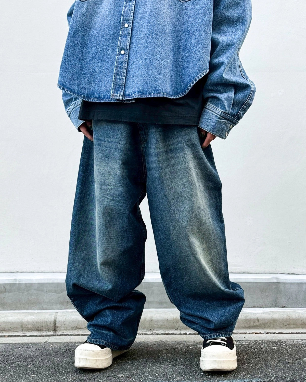 VETEMENTS / WASHED BAGGY JEANS (ME76DP068N3)