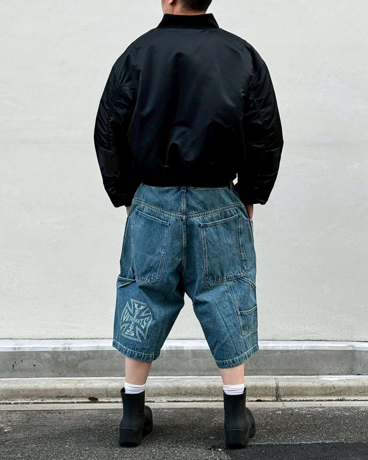 VETEMENTS / BIKER CROSS HIP-HOP DENIM SHORTS (ME76DP094N1)