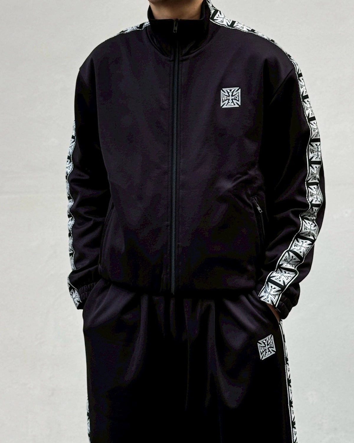 VETEMENTS / BIKER CROSS TAPE TRACK ZIP-UP (ME76GJ105B)