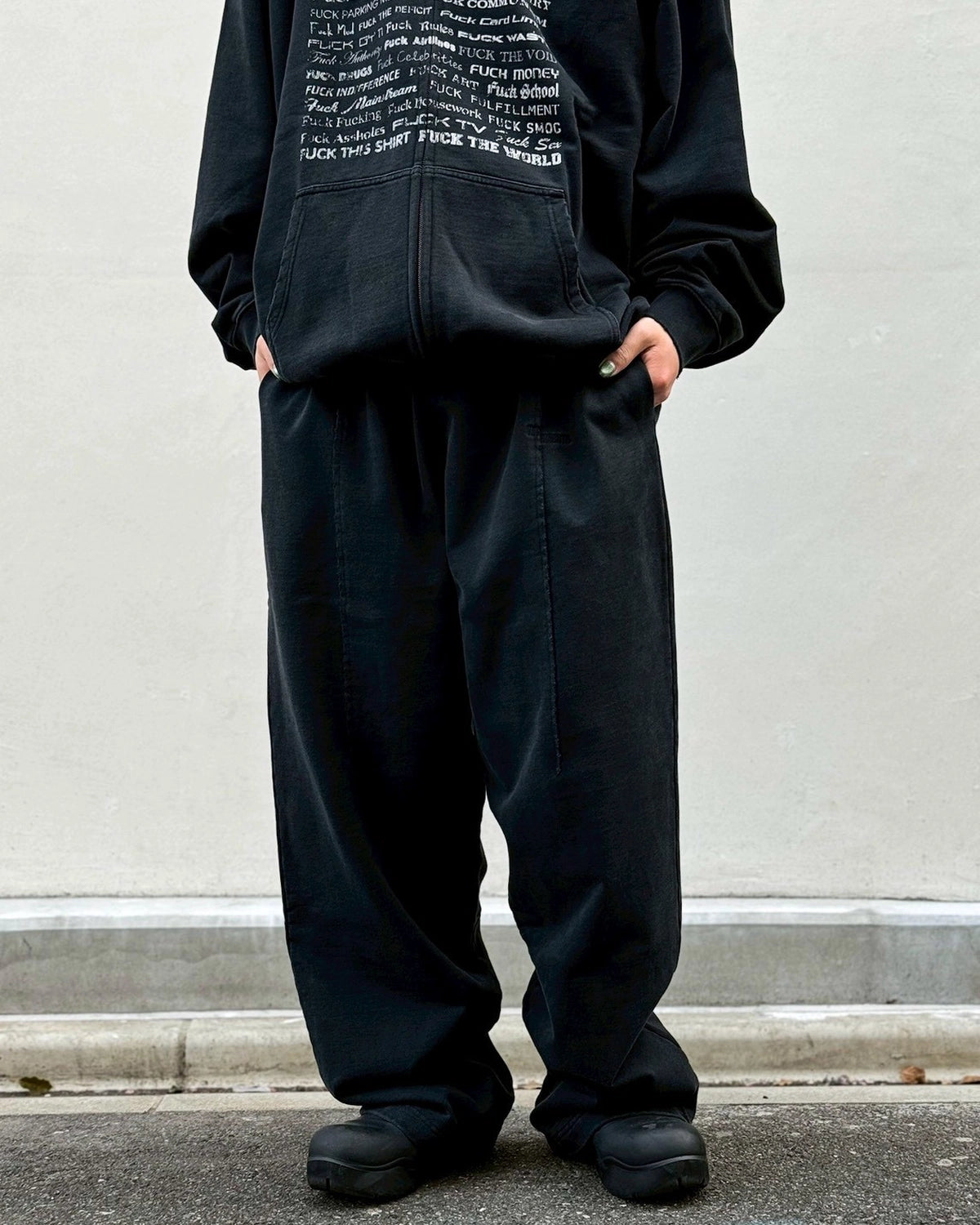 VETEMENTS / CUT SWEATPANTS (ME76SP204B)