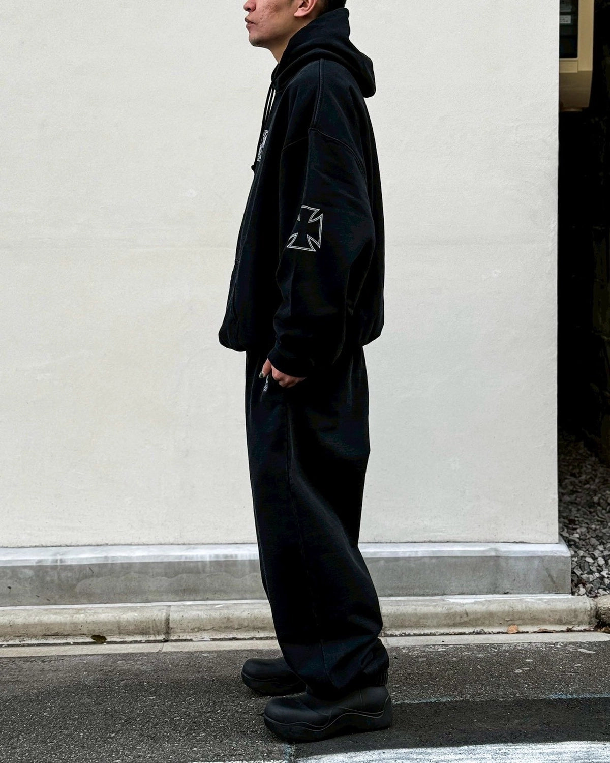 VETEMENTS / BIKER CROSS LOGO SWEATPANTS (ME76SP160B)