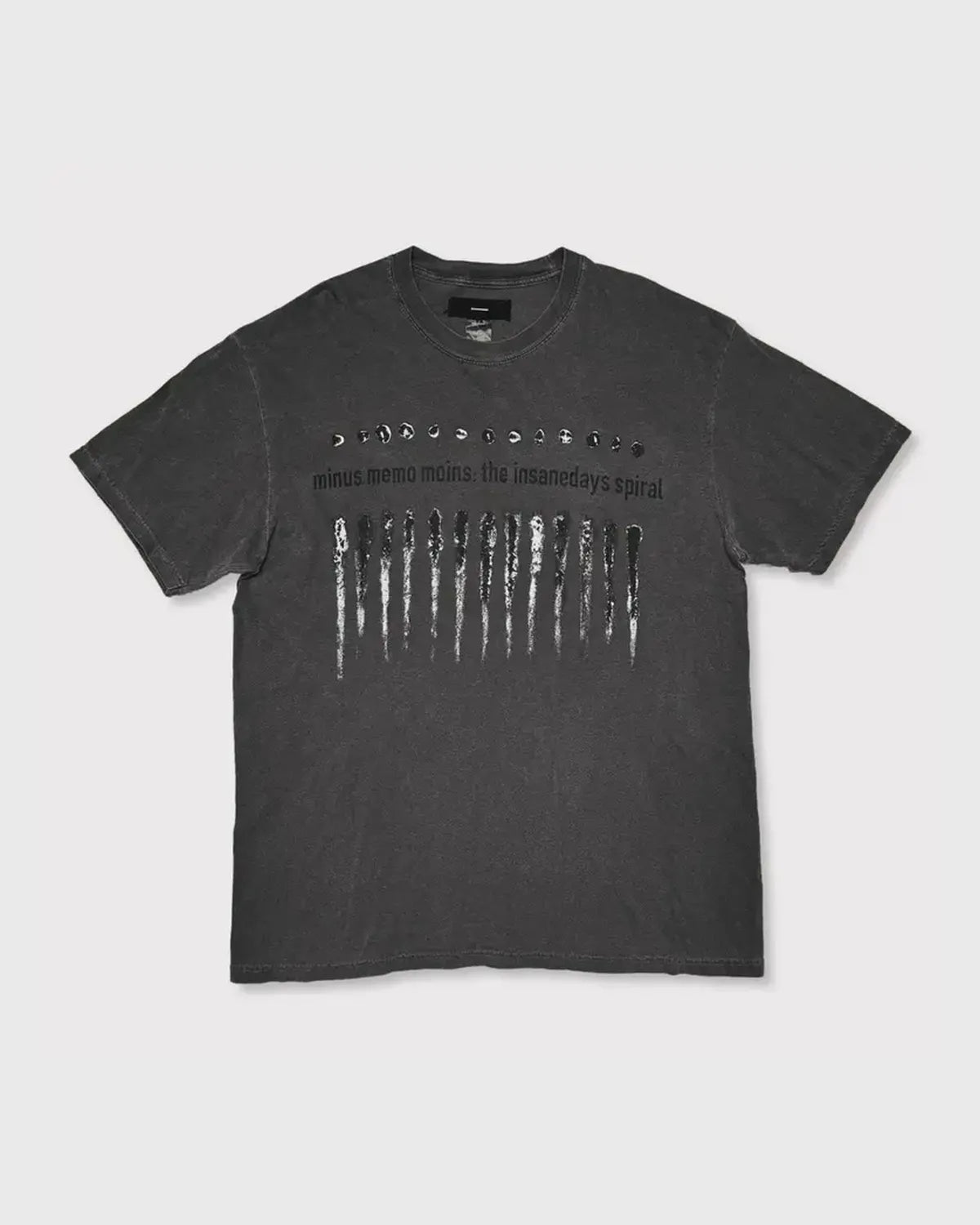 MINUS (マイナス) / BOOTLEG TEE (MONOCHROMESHINE) 10YEARS | 公式 MINUS (マイナス) / BOOTLEG TEE (MONOCHROMESHINE) 10YEARS | 公式