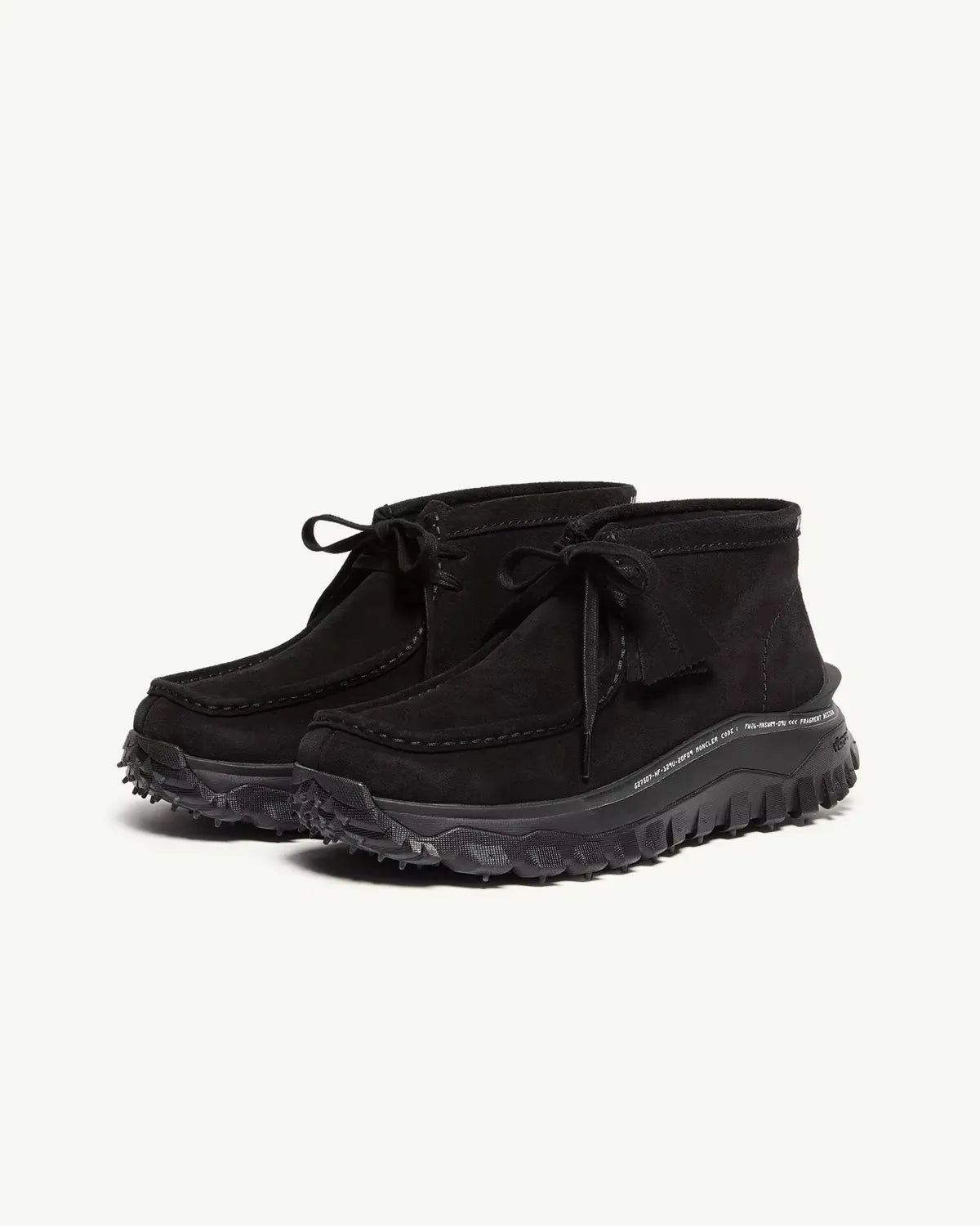 MONCLER × Fragment × Clarks の Trailgrip Wallabee GTX Boots (L209U 4G00010-N1270)