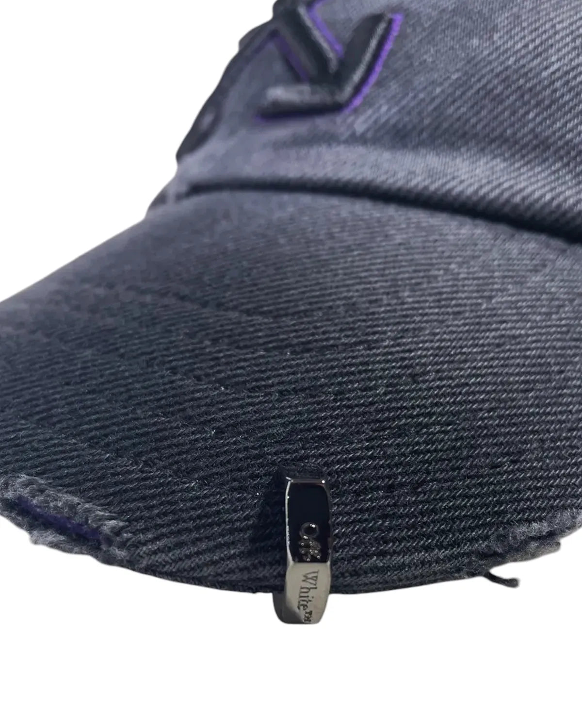 Off-White™ / DISTRESSED DENIM BASEBALL CAP (OMLS25-RTW0405)