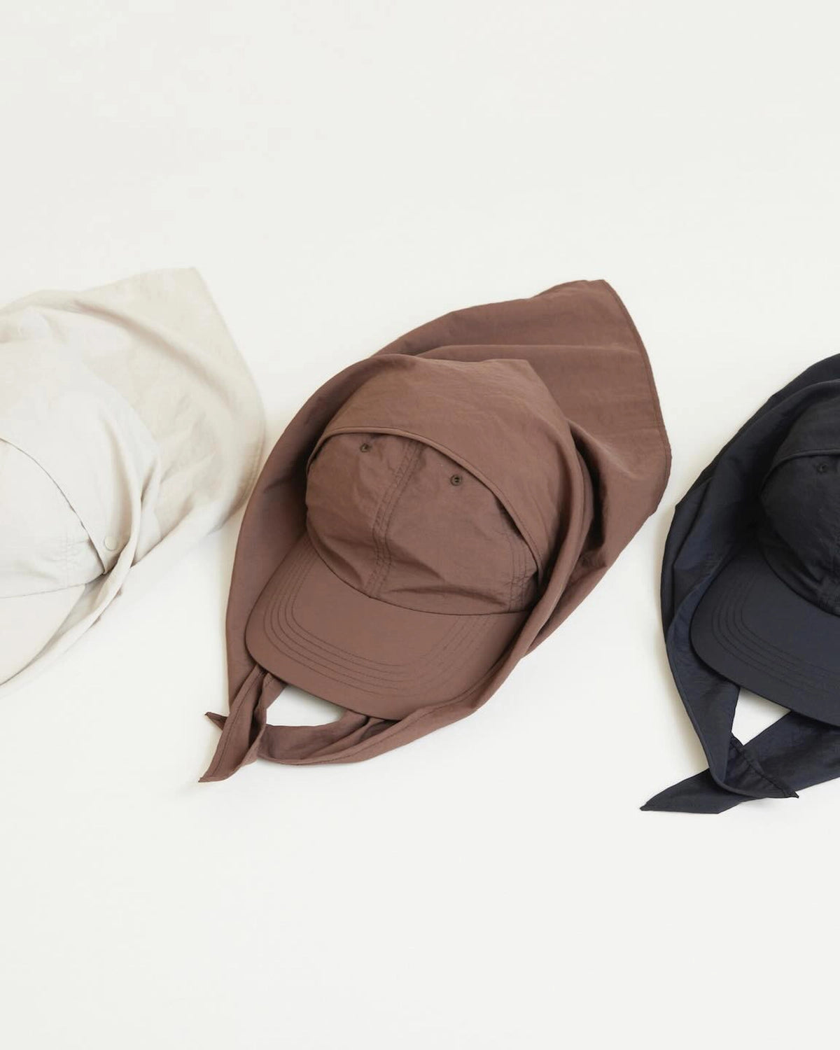 PHEENY の Nylon Taffeta Cap with Scarf (PS26-AC01)