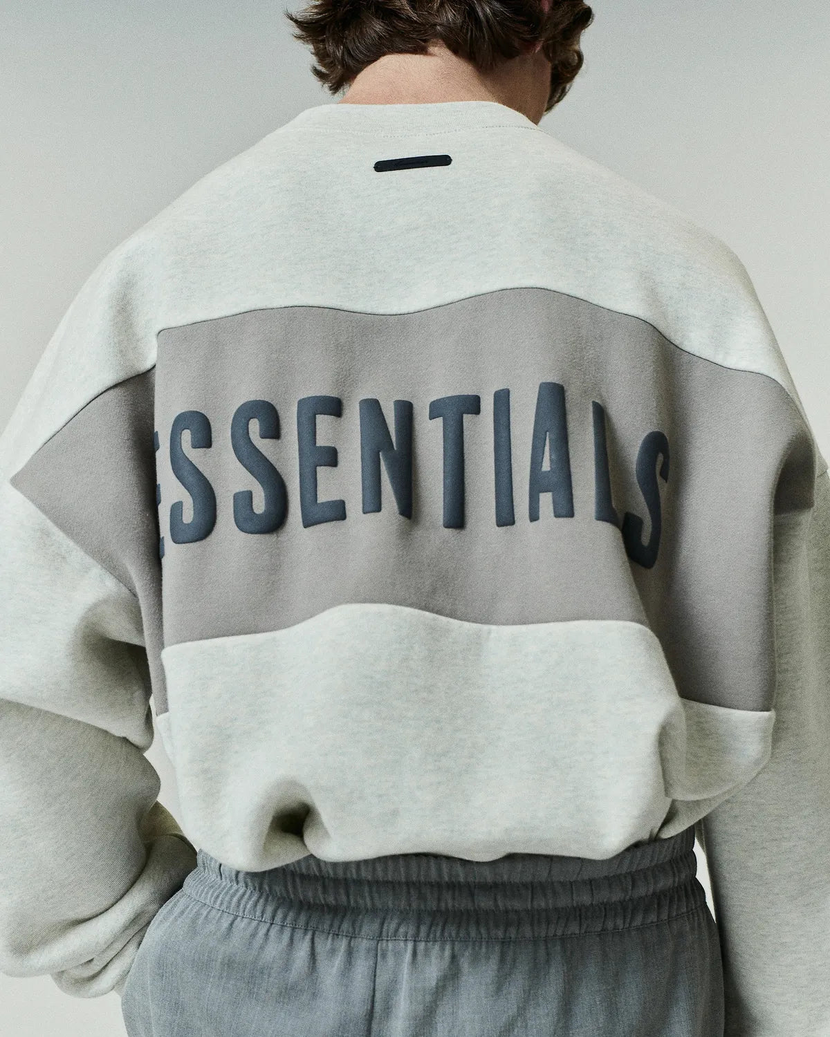 ESSENTIALS / Cropped Relaxed Panelled Sweatshirt (RW00282-0120)