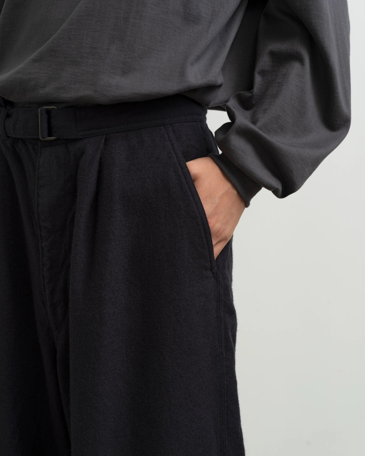 Graphpaper × SANMONT / SANMONT for Graphpaper Wool Twill Belted Pants (SANM263-40002)