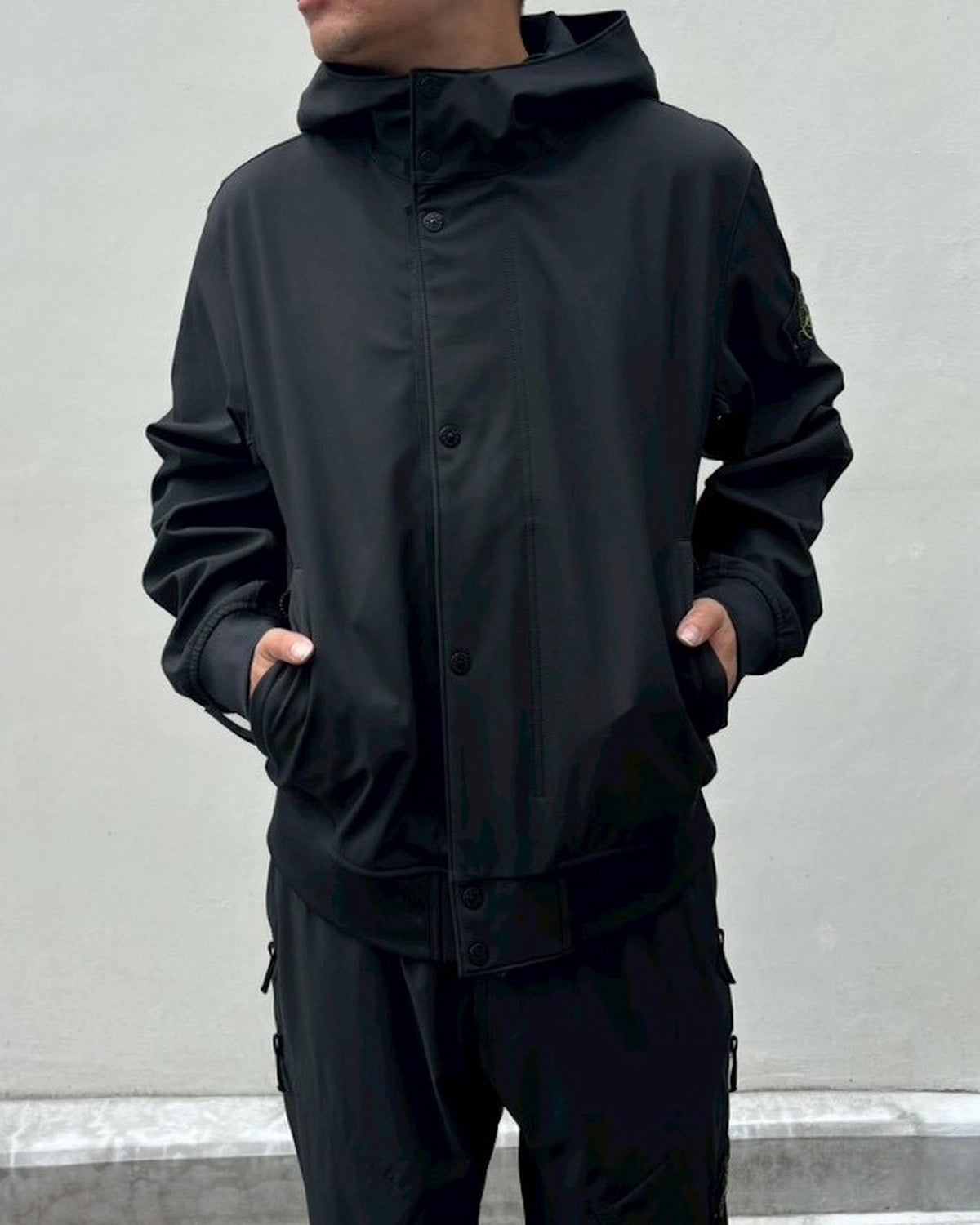 STONE ISLAND の LIGHT SOFT SHELL-R E.DYE® TECHNOLOGY IN RECYCLED POLYESTER (L2S154100118S0A22)