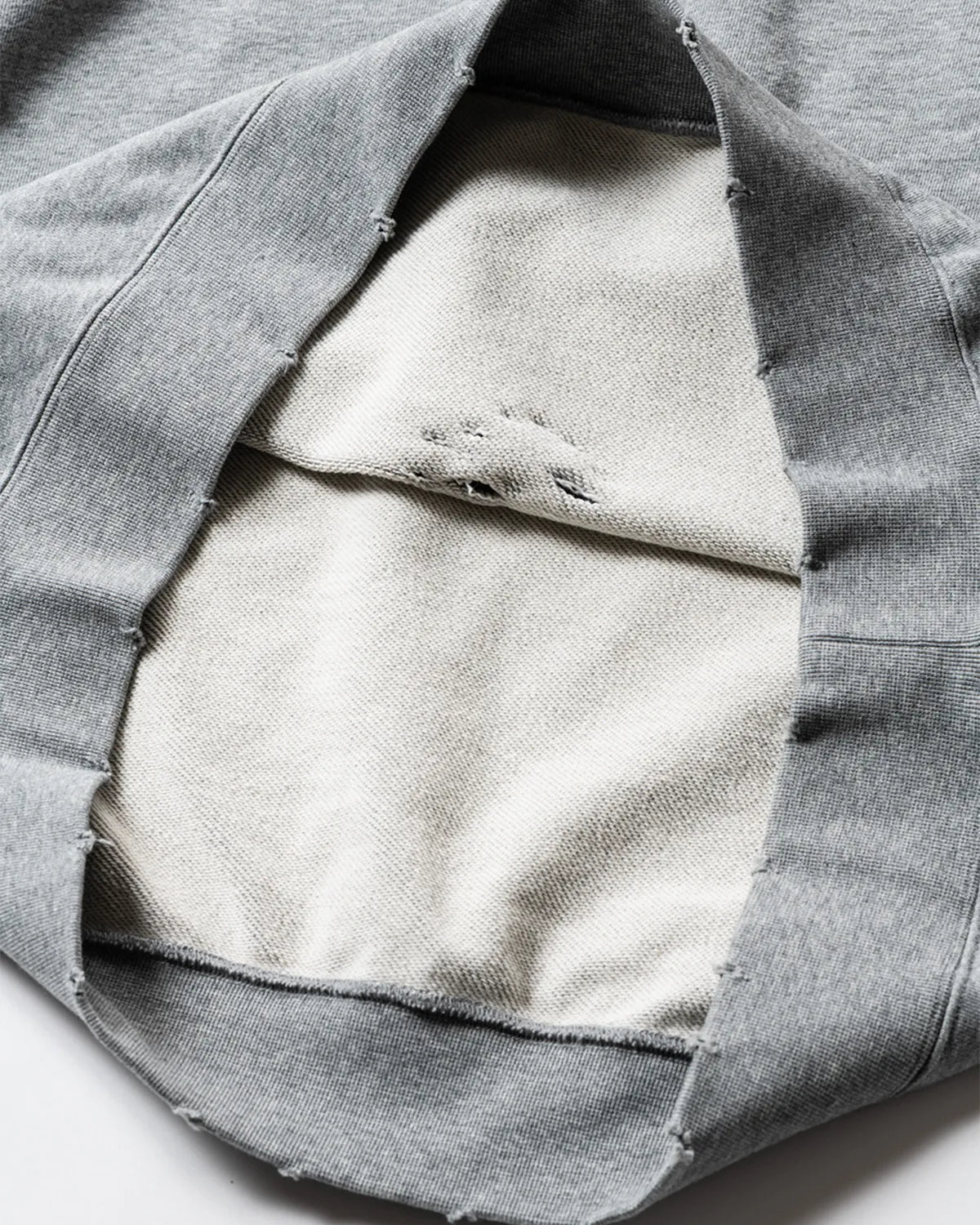 DELUXE / DELUXE × TIGHTBOOTH DAMAGE CREW SWEAT (26SD2718)