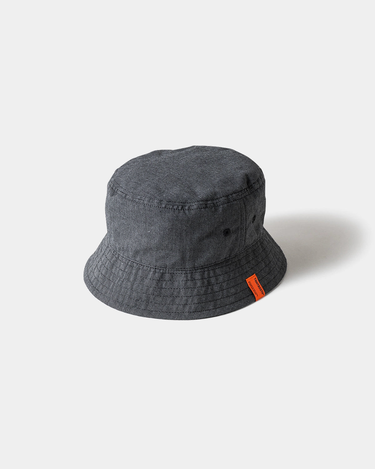 TIGHTBOOTH の CHAMBRAY BUCKET HAT (SS26-H06)