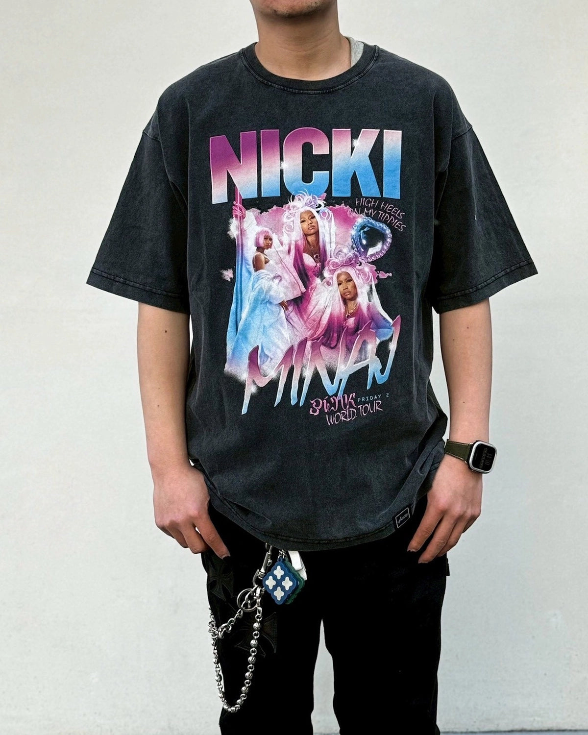 U/MUSIC の Nicki Ninaj Pink Friday2 Wld Tour SS Tee(UM-MK8-0000-012)