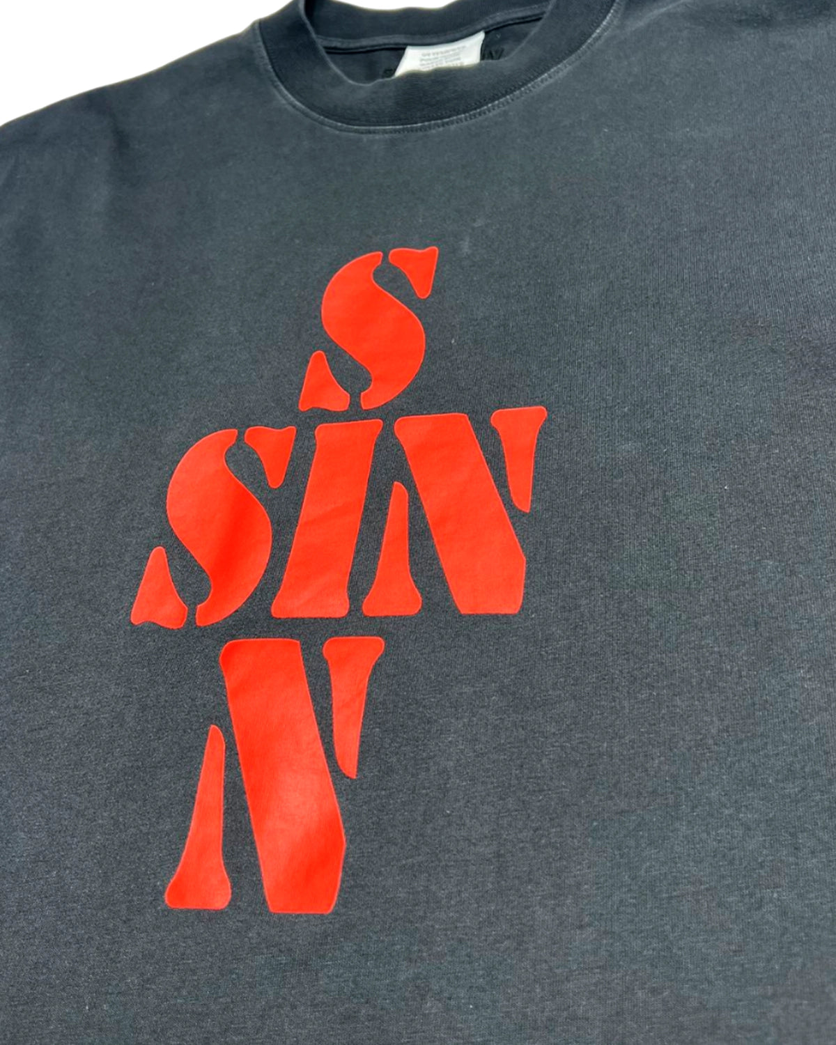 VETEMENTS / SIN SLEEVELESS T-SHIRT (ME76TR197B)