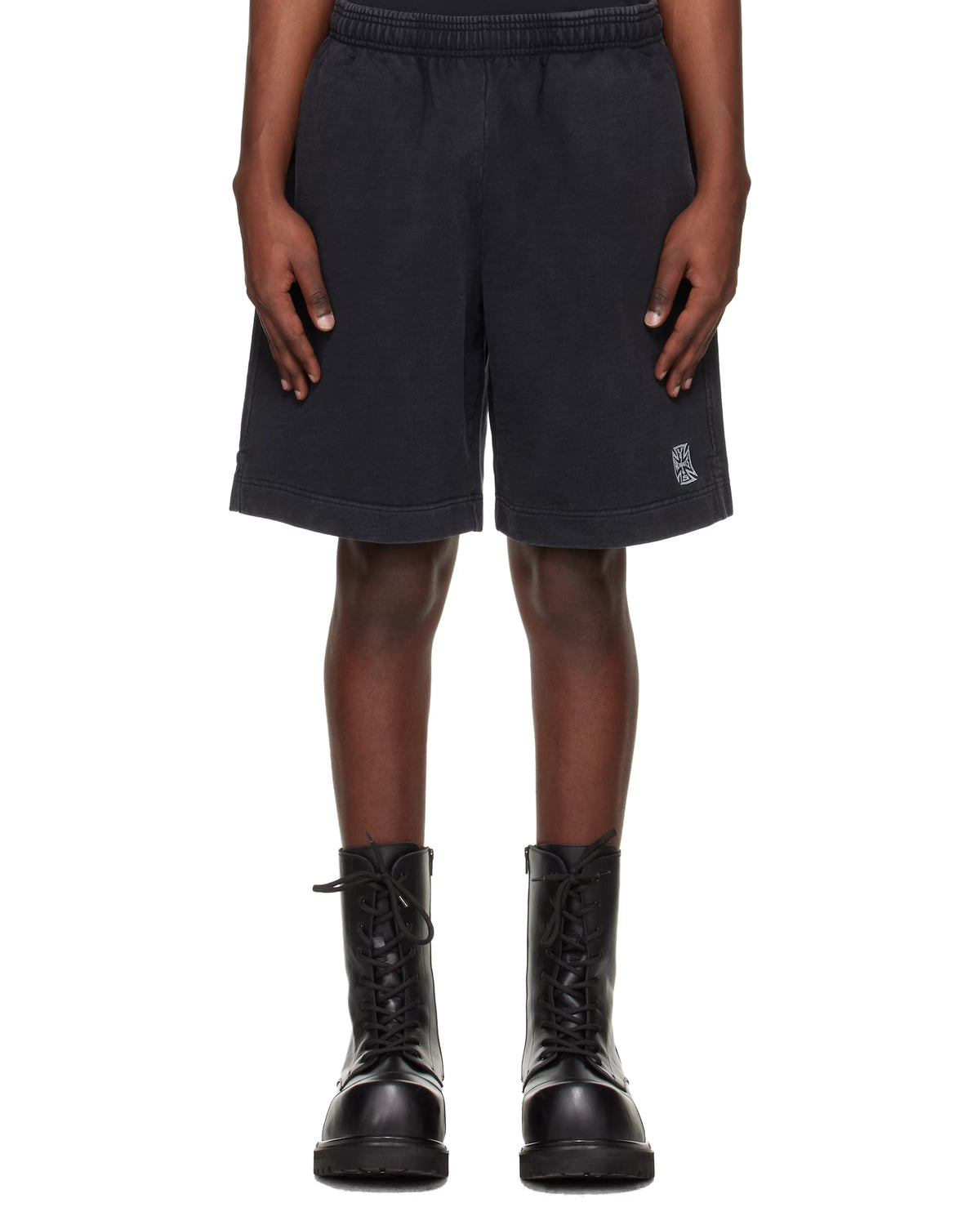 VETEMENTS の BIKER CROSS LOGO SHORTS (ME76SS163B)