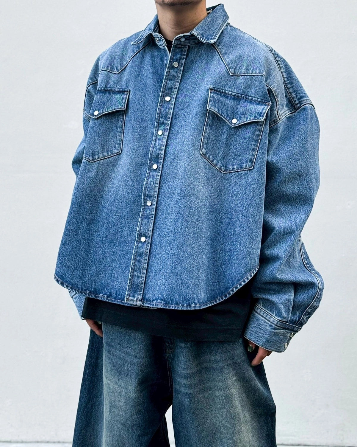 VETEMENTS の COWBOY DENIM SHIRT (ME76DS073N4)