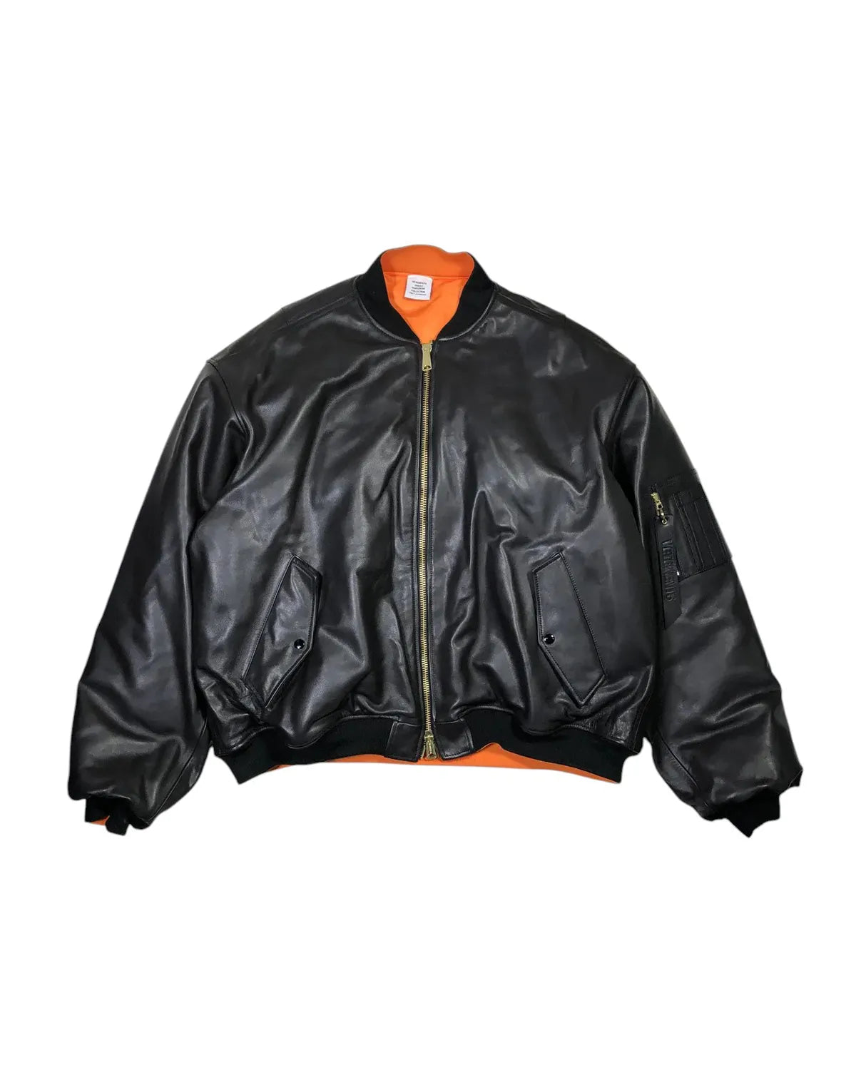 VETEMENTS の OVERSIZED LEATHER BOMBER JACKET (UH76LB300B)