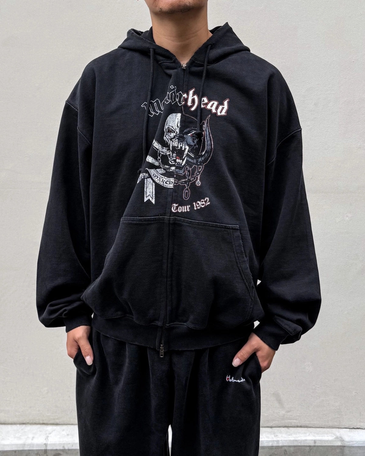 VETEMENTS の VETEMENTS XMOT ORHEAD DOUBLE GRAPHIC ZIP-UP HOODIE (MH27ZU241B)