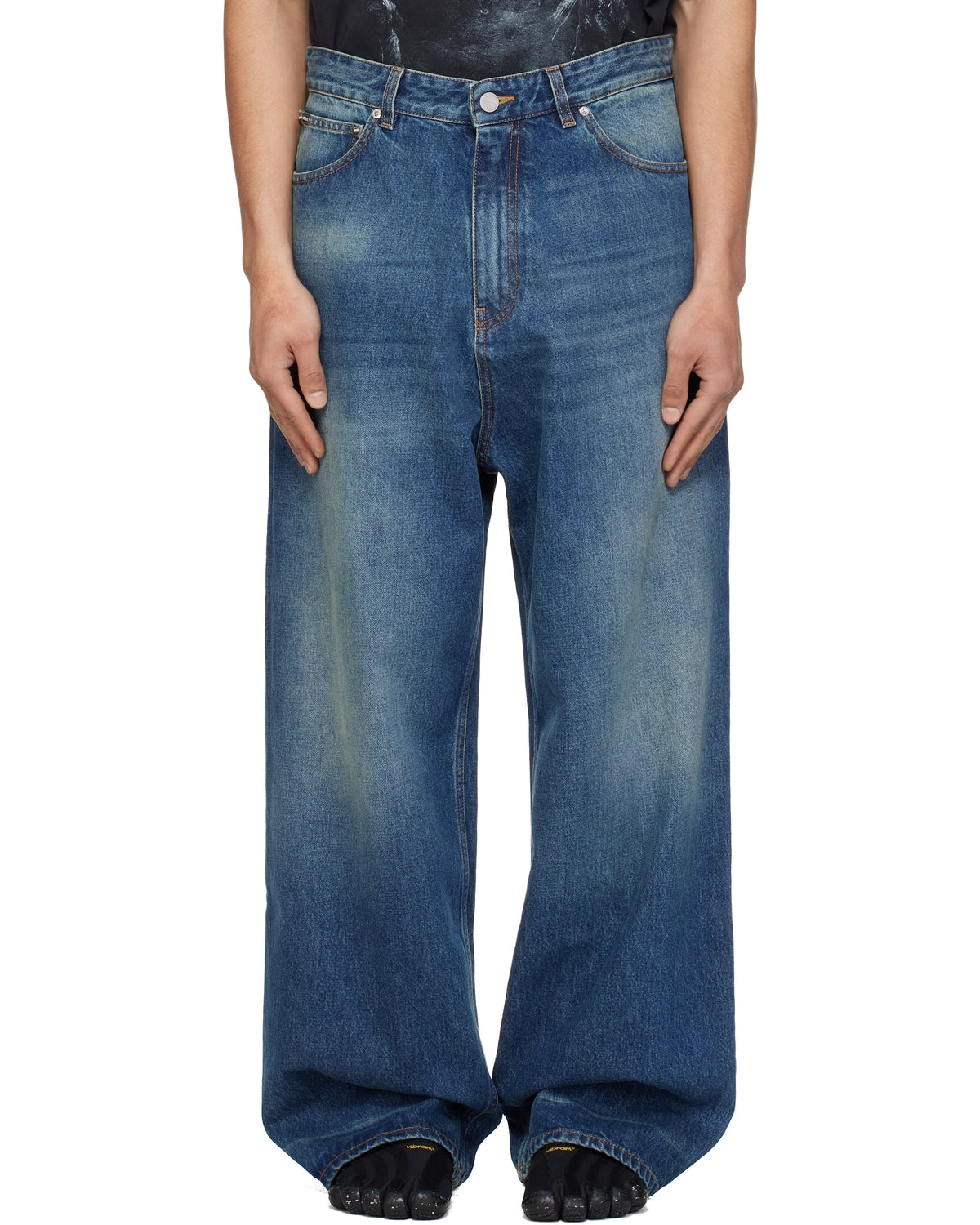 VETEMENTS の WASHED BAGGY JEANS (ME76DP068N3)