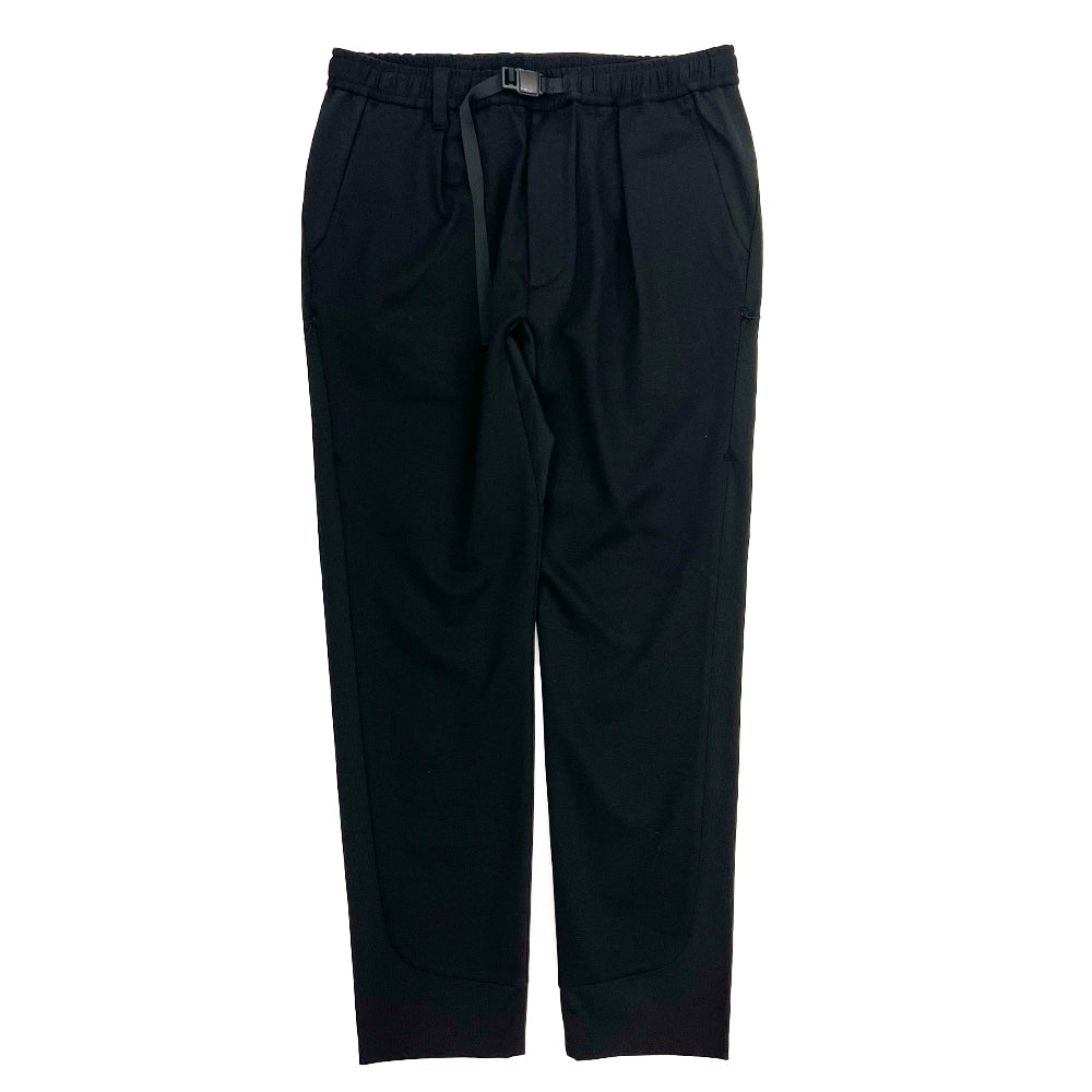 White Mountaineering の TAPERED EASY PANTS