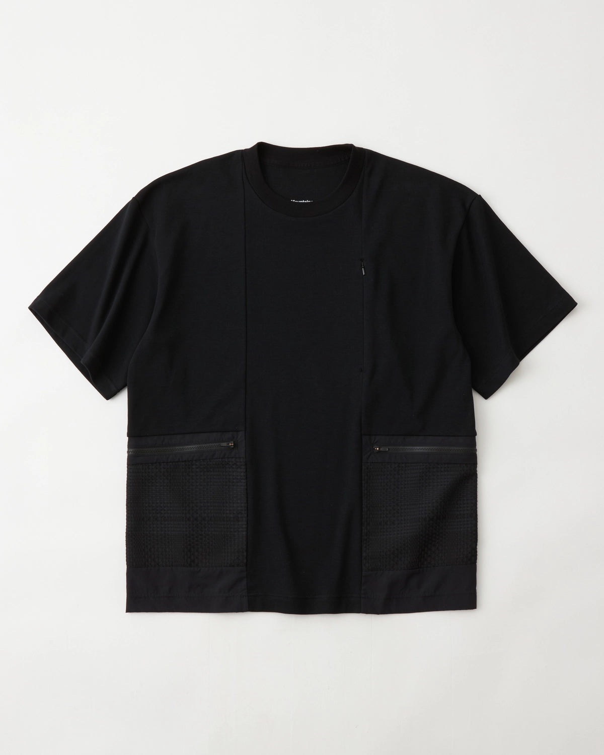 White Mountaineering の SIDE POCKET T-SHIRT (BK2571506)