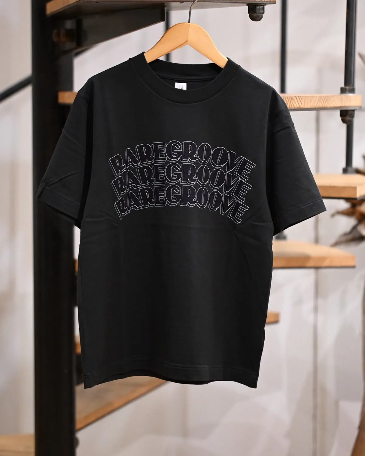 blurhmsROOTSTOCK の RAREGROOVE Print Tee STANDARD (bROOTS25S33S26B)