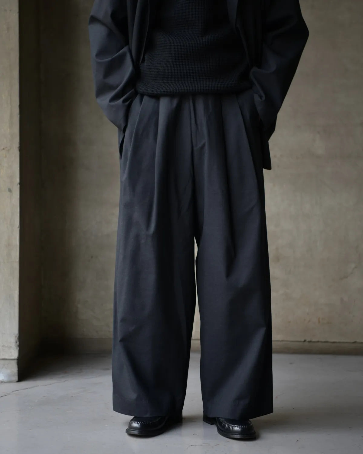 marka / TWO TUCK BAGGY TROUSERS (M26A11PT02C)