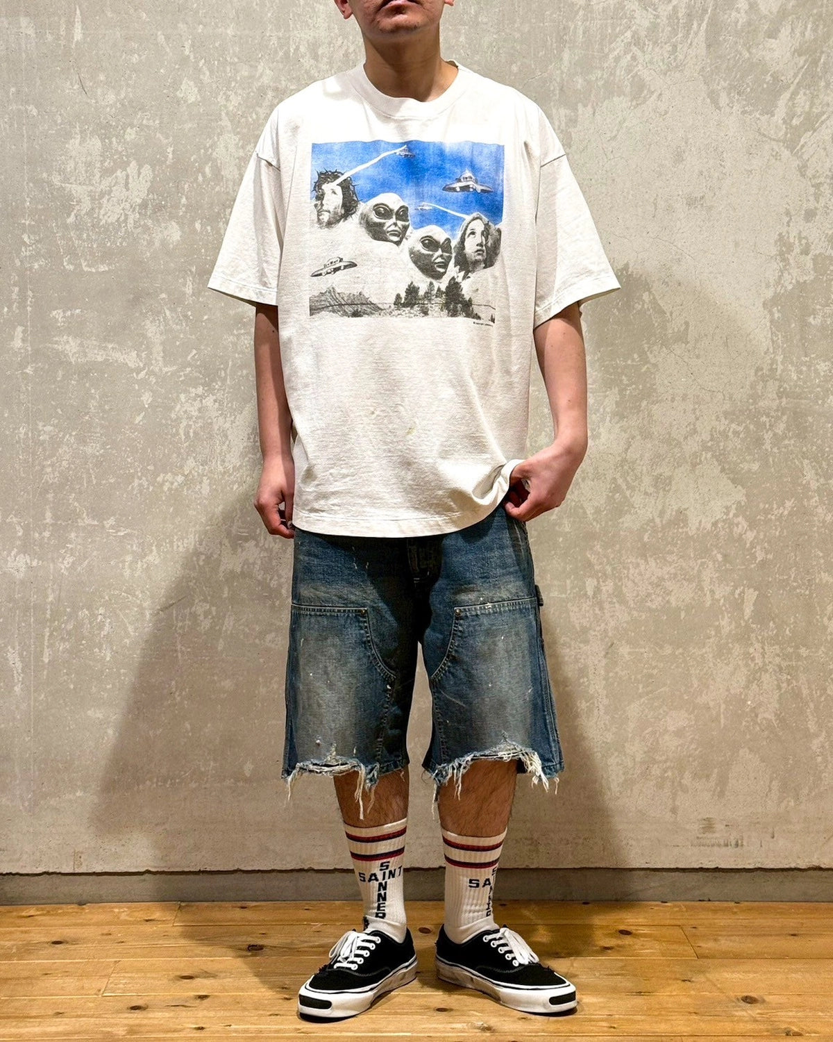 ©︎SAINT Mxxxxxx × Sean Wotherspoon / SW_SS TEE_KIKI (SM-HR8-0000-C22)