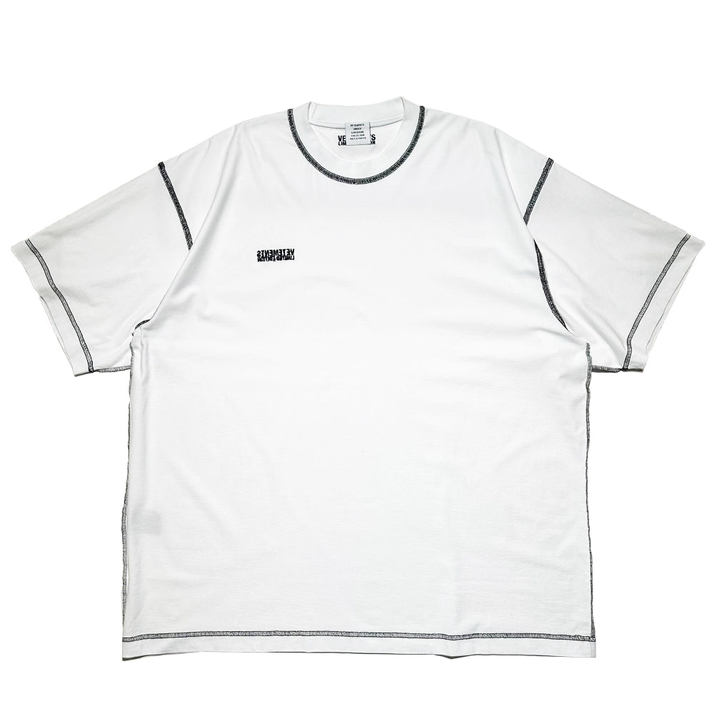 VETEMENTS の INSIDE-OUT EMBROIDERED LOGO T-SHIRT
