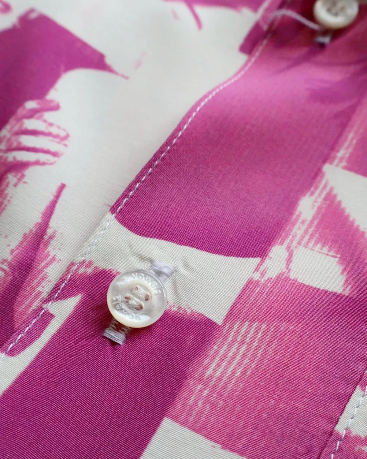 vowels / PRINTED STILL SHIRT (VO-26SS-SH025)